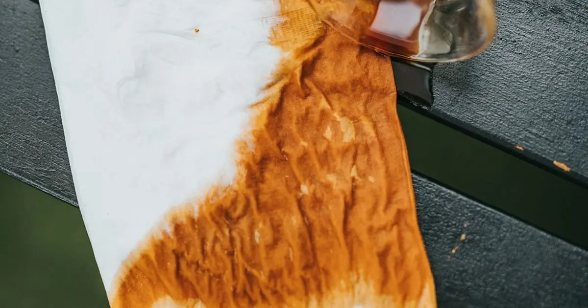 คราบอะไรขจัดยากที่สุดบนชุดนักศึกษา พร้อมวิธีแก้แต่ละแบบ