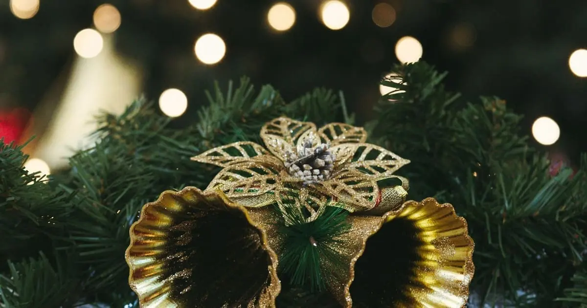 ชุดนักศึกษาแต่ละยุค เปลี่ยนไปยังไงในประวัติศาสตร์ — 5 ทศวรรษ