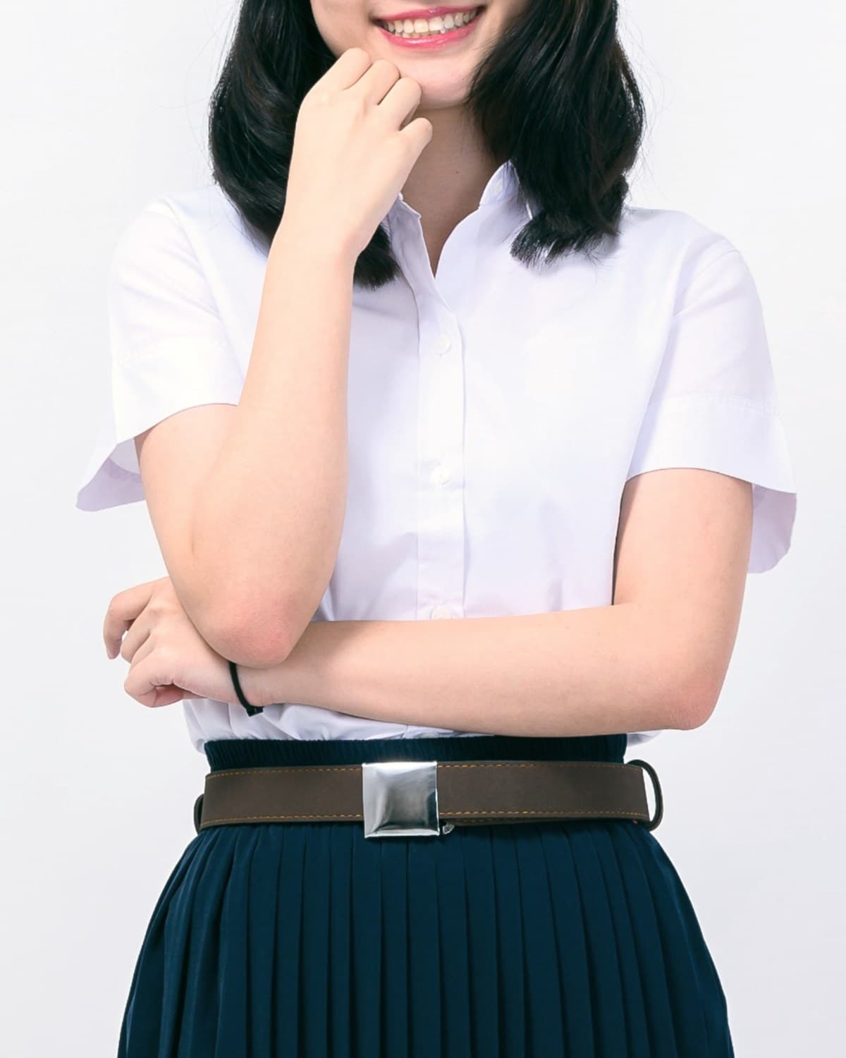 ชุดนักศึกษา Swhite — เสื้อเชิ้ตขาว กระโปรงดำ ตรงตามระเบียบมหาวิทยาลัย